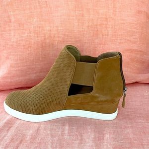 Linea Paolo "Amanda" slip-on wedge bootie